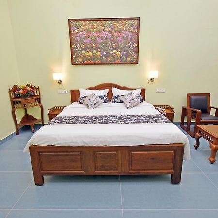 Le Colonial Suites Puducherry Exterior foto