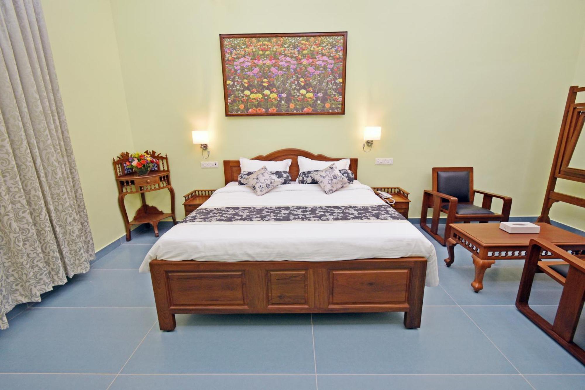 Le Colonial Suites Puducherry Exterior foto