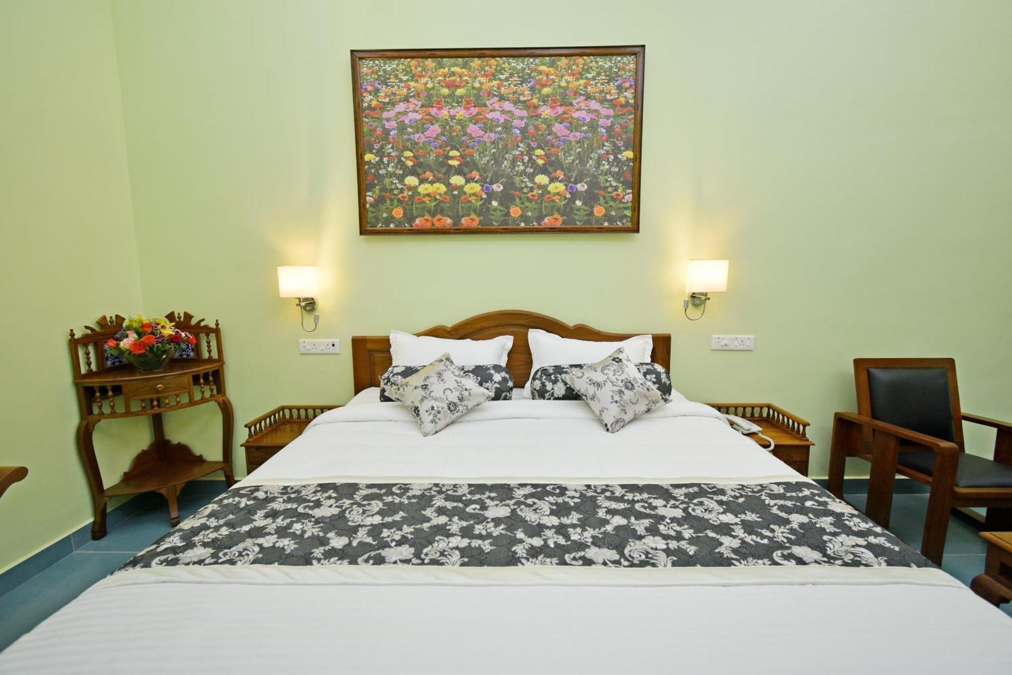Le Colonial Suites Puducherry Exterior foto