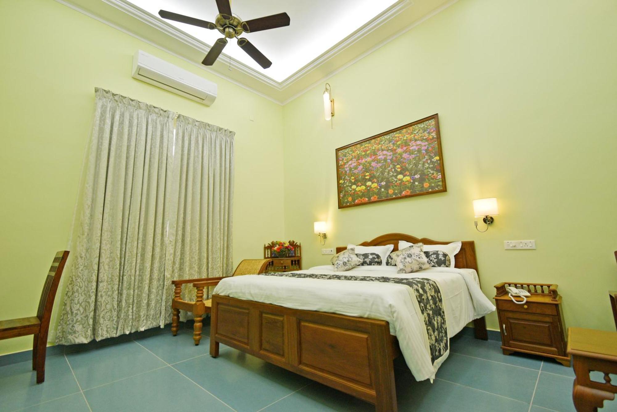 Le Colonial Suites Puducherry Exterior foto