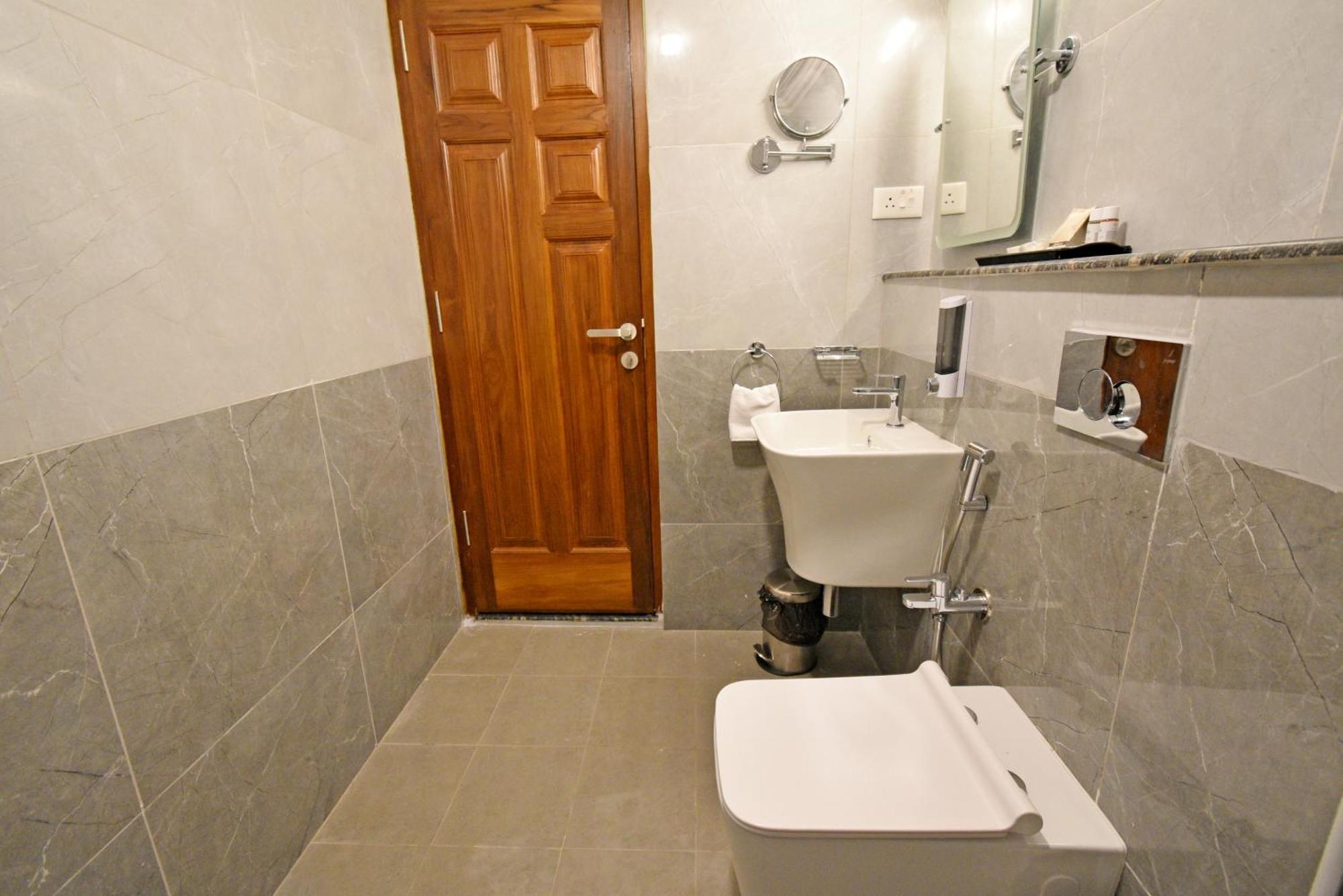 Le Colonial Suites Puducherry Exterior foto