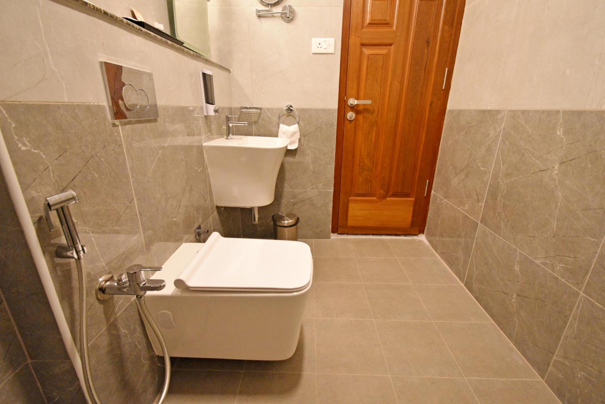 Le Colonial Suites Puducherry Exterior foto