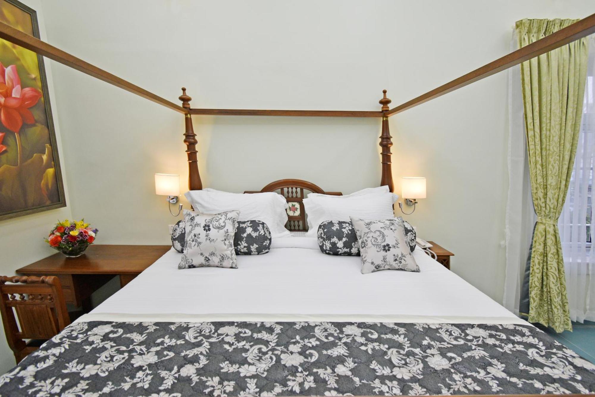 Le Colonial Suites Puducherry Exterior foto