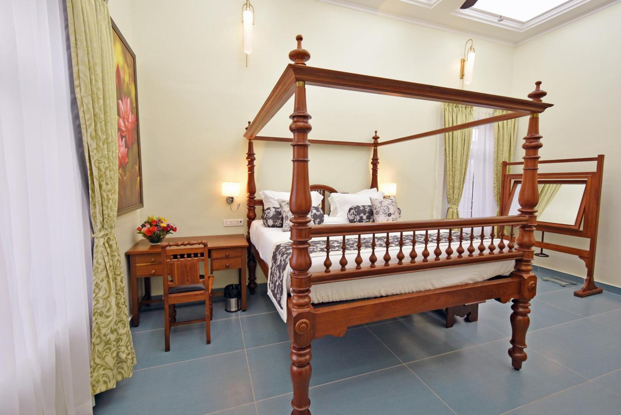 Le Colonial Suites Puducherry Exterior foto