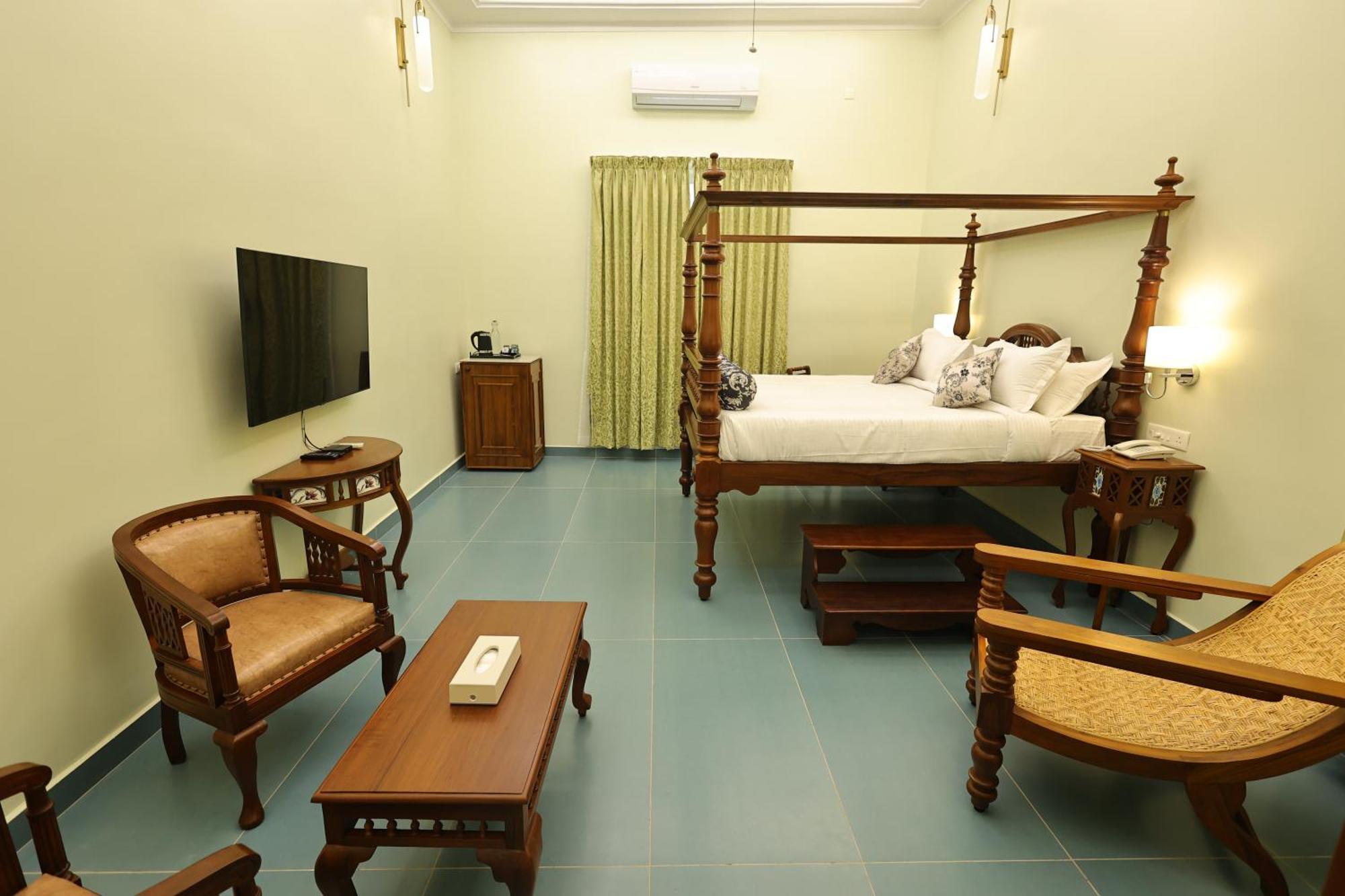 Le Colonial Suites Puducherry Exterior foto