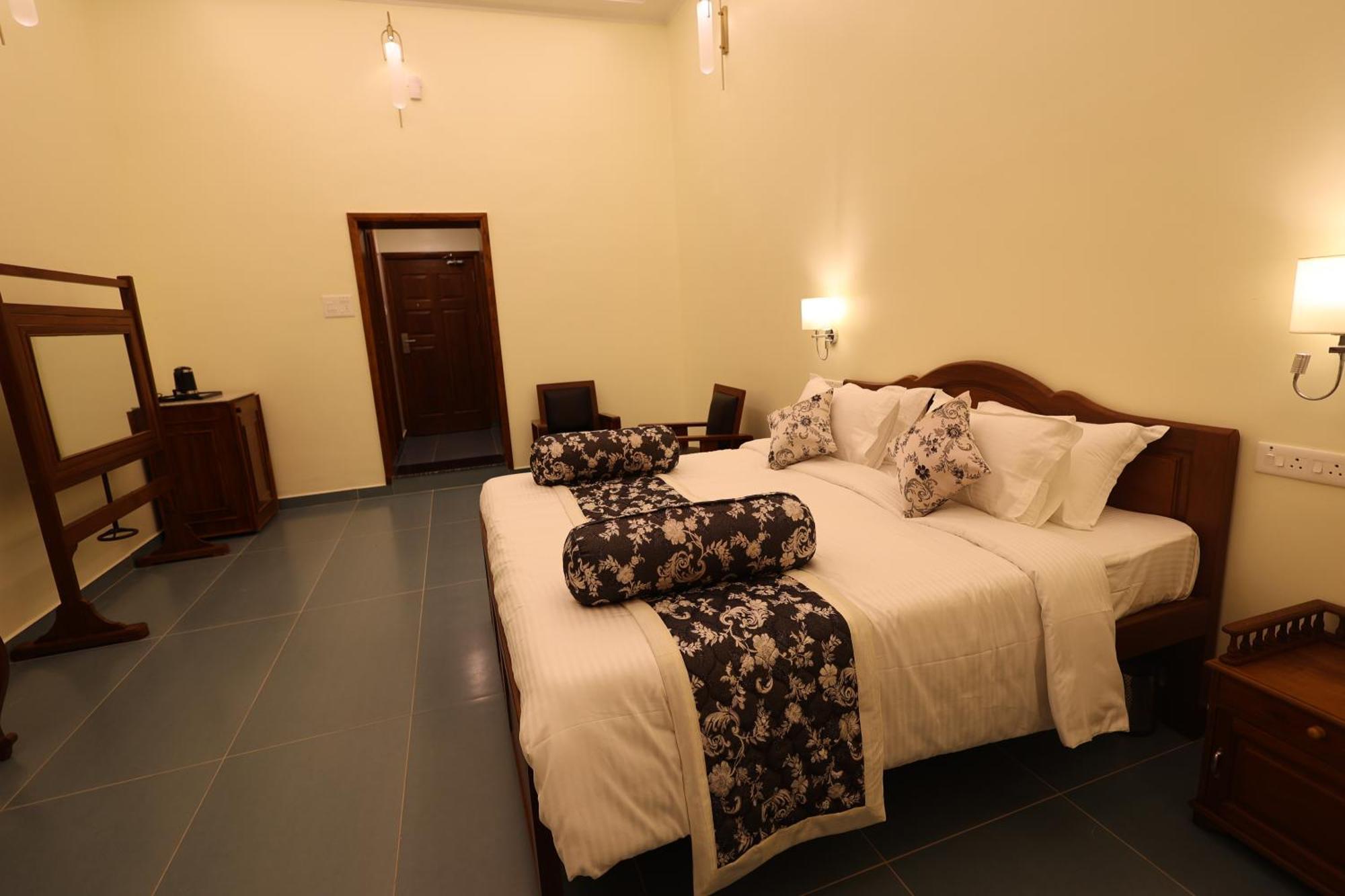 Le Colonial Suites Puducherry Exterior foto