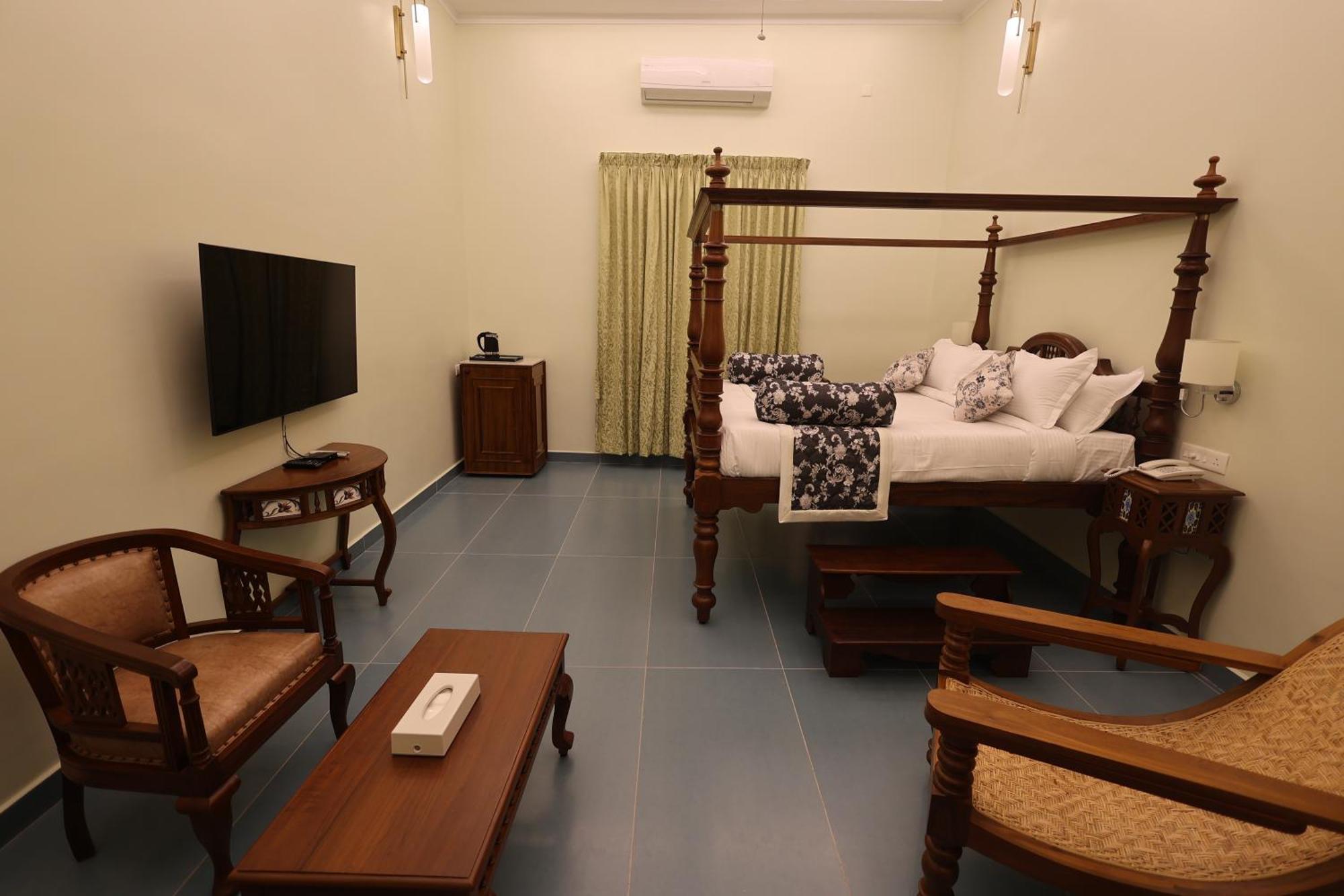 Le Colonial Suites Puducherry Exterior foto
