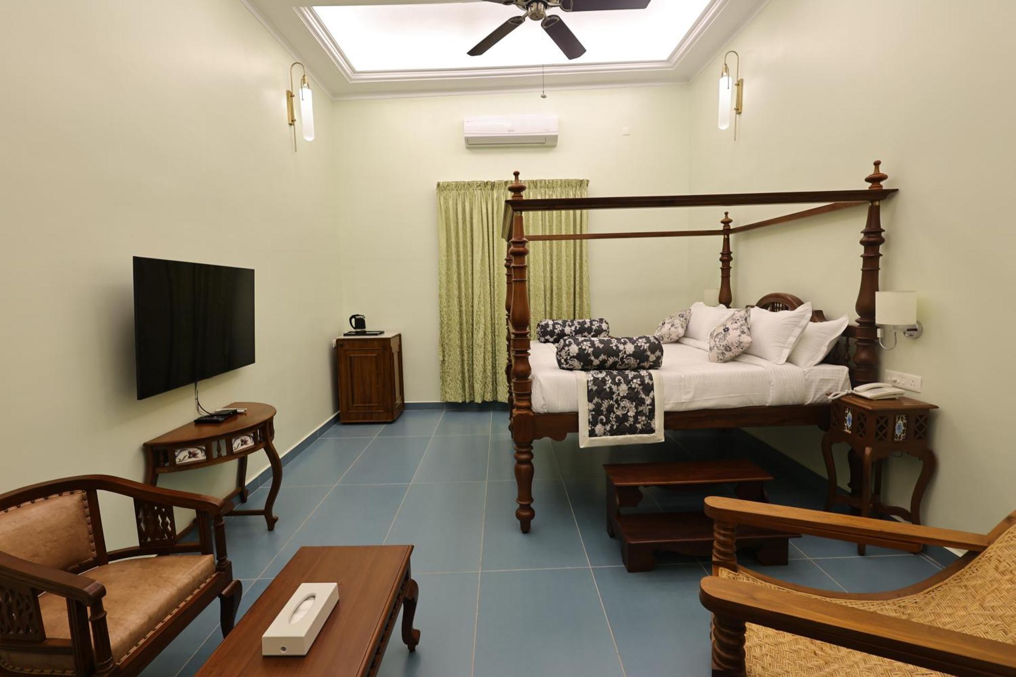 Le Colonial Suites Puducherry Exterior foto