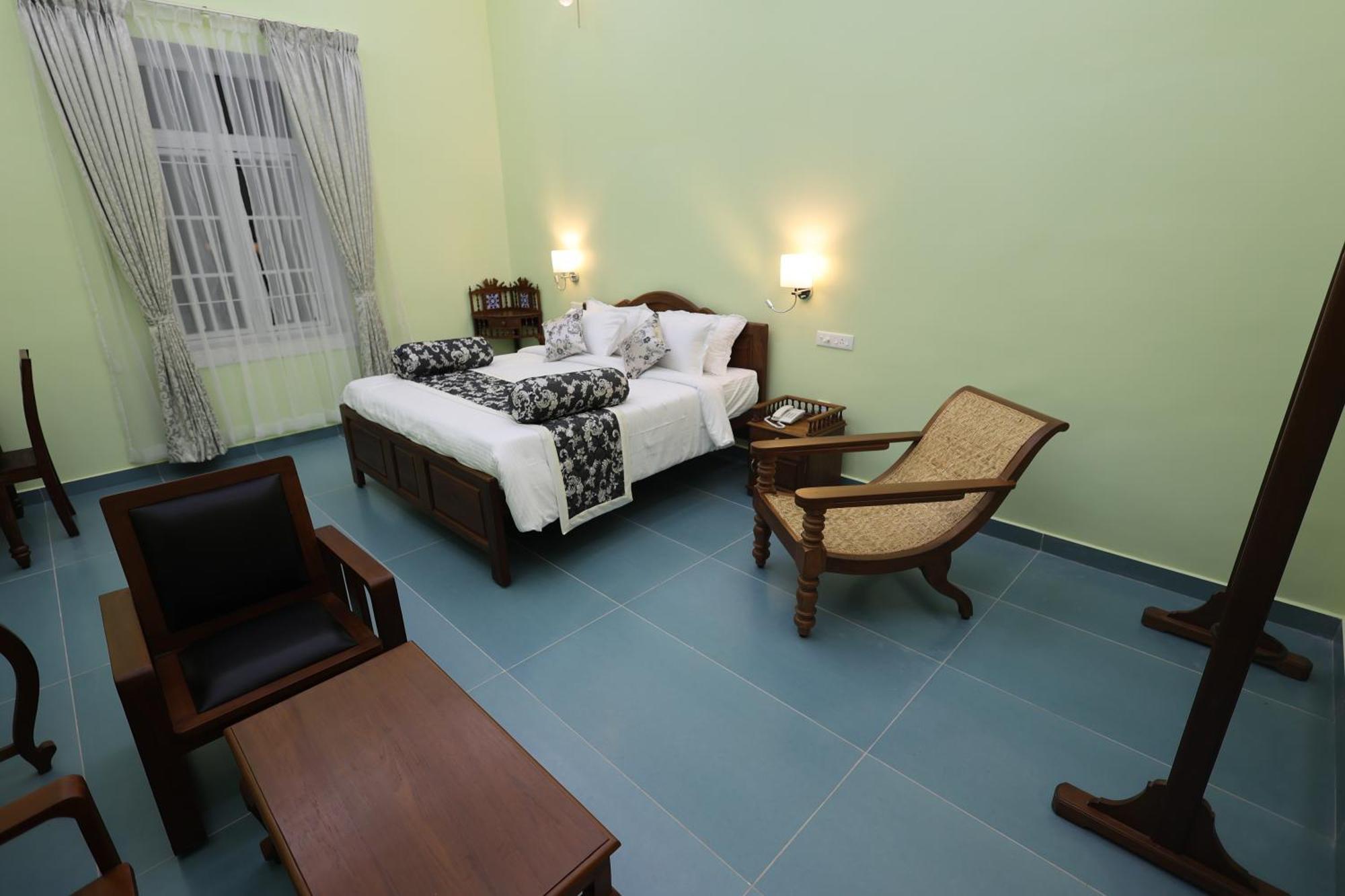 Le Colonial Suites Puducherry Exterior foto
