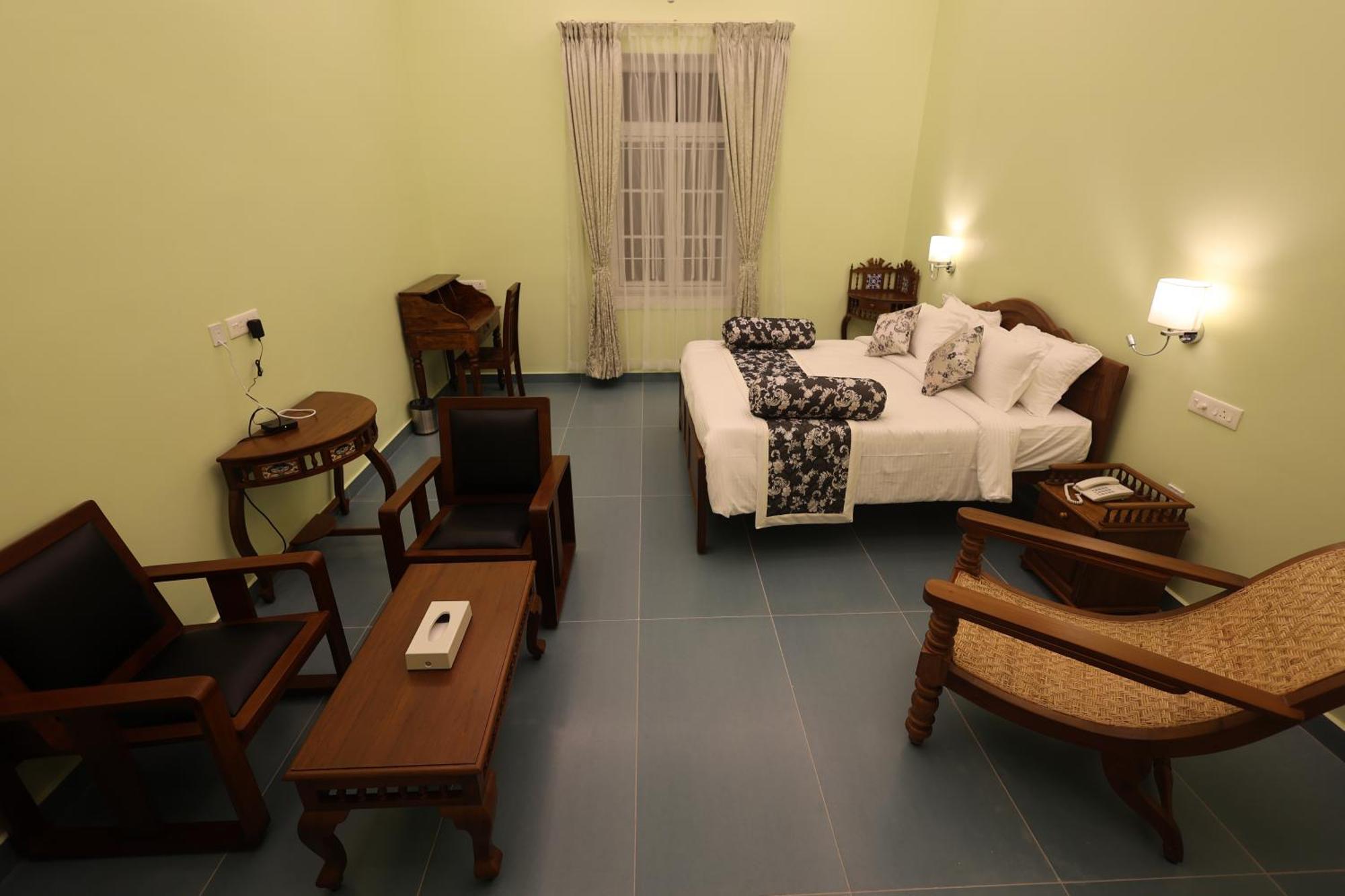 Le Colonial Suites Puducherry Exterior foto