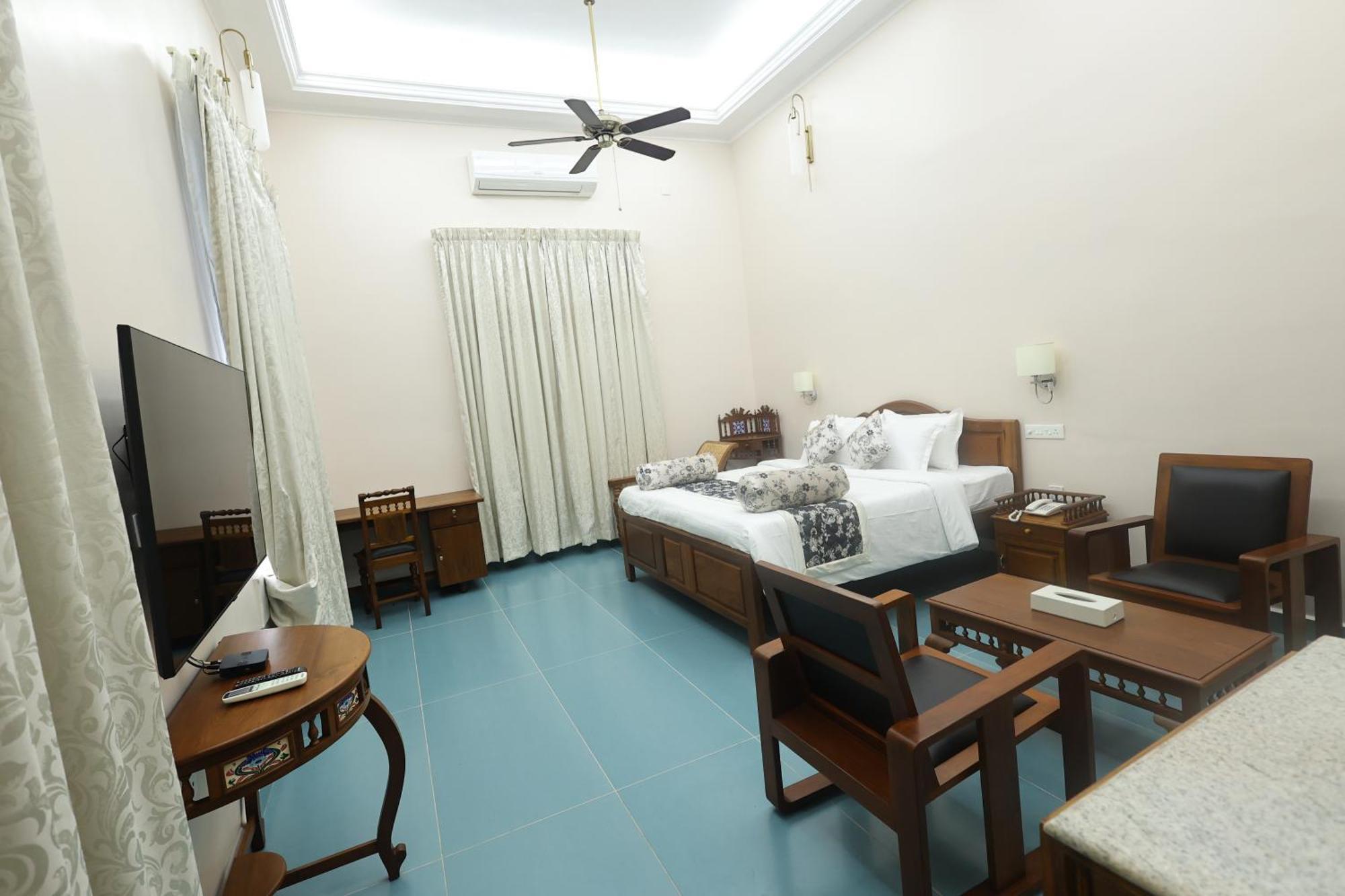 Le Colonial Suites Puducherry Exterior foto