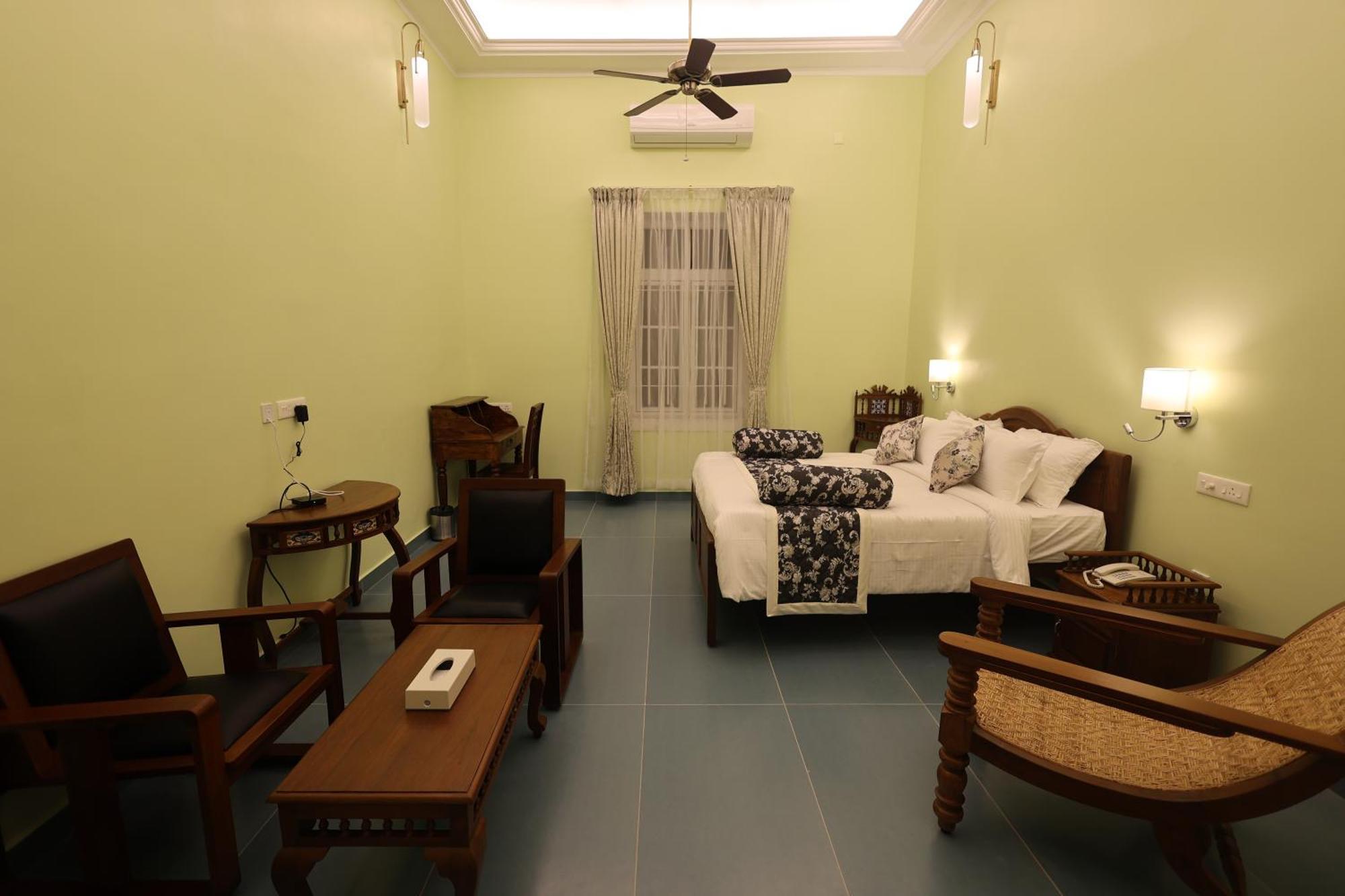 Le Colonial Suites Puducherry Exterior foto